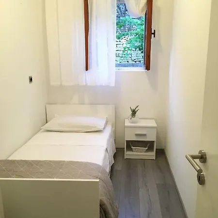 Age Apartment Prigradica